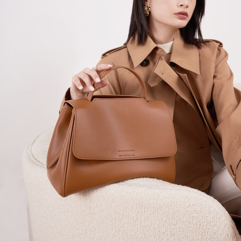 Structured Flap Satche